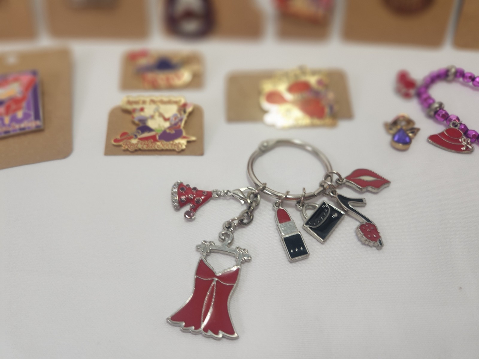 LOT VTG RED HAT SOCIETY LADY QUEEN JEWELRY PINS BRACELET 14 PC