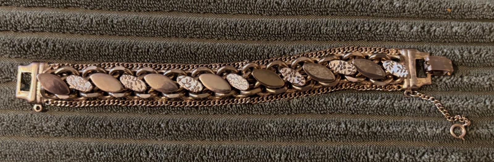 1960’s Vintage Heavy Link Textured Polished Gold Tone Floral Design,Safety Clasp