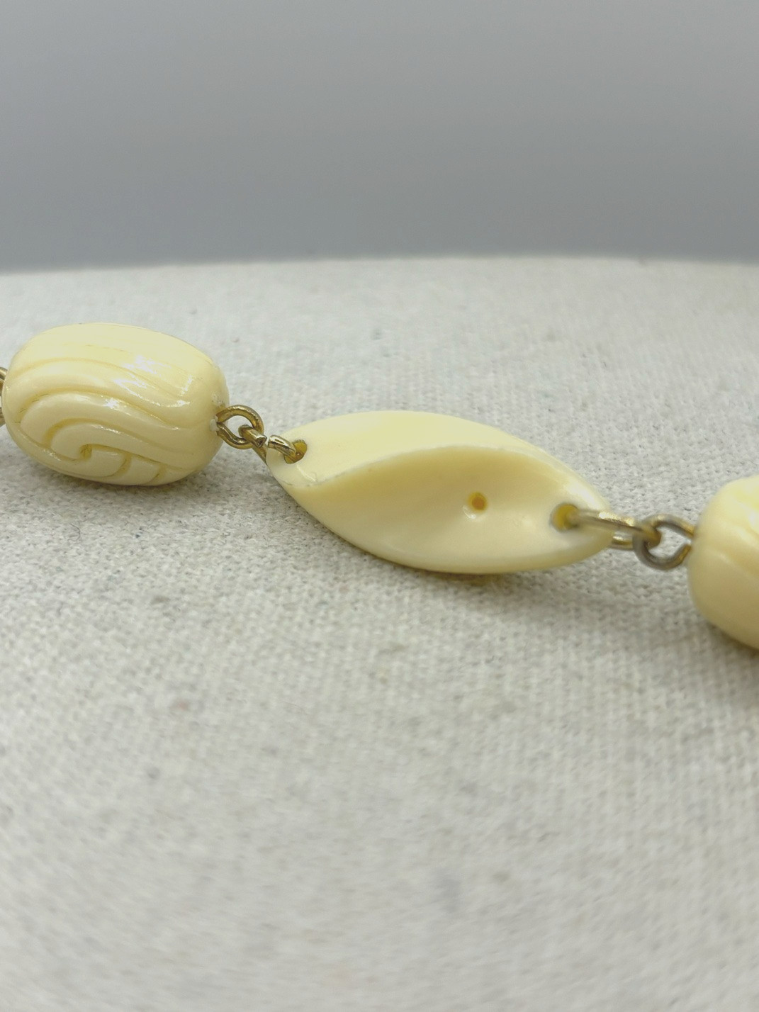 Vintage Ivory Cream Molded And Carved Bead Gold Tone Link Long Necklace 47 Inch