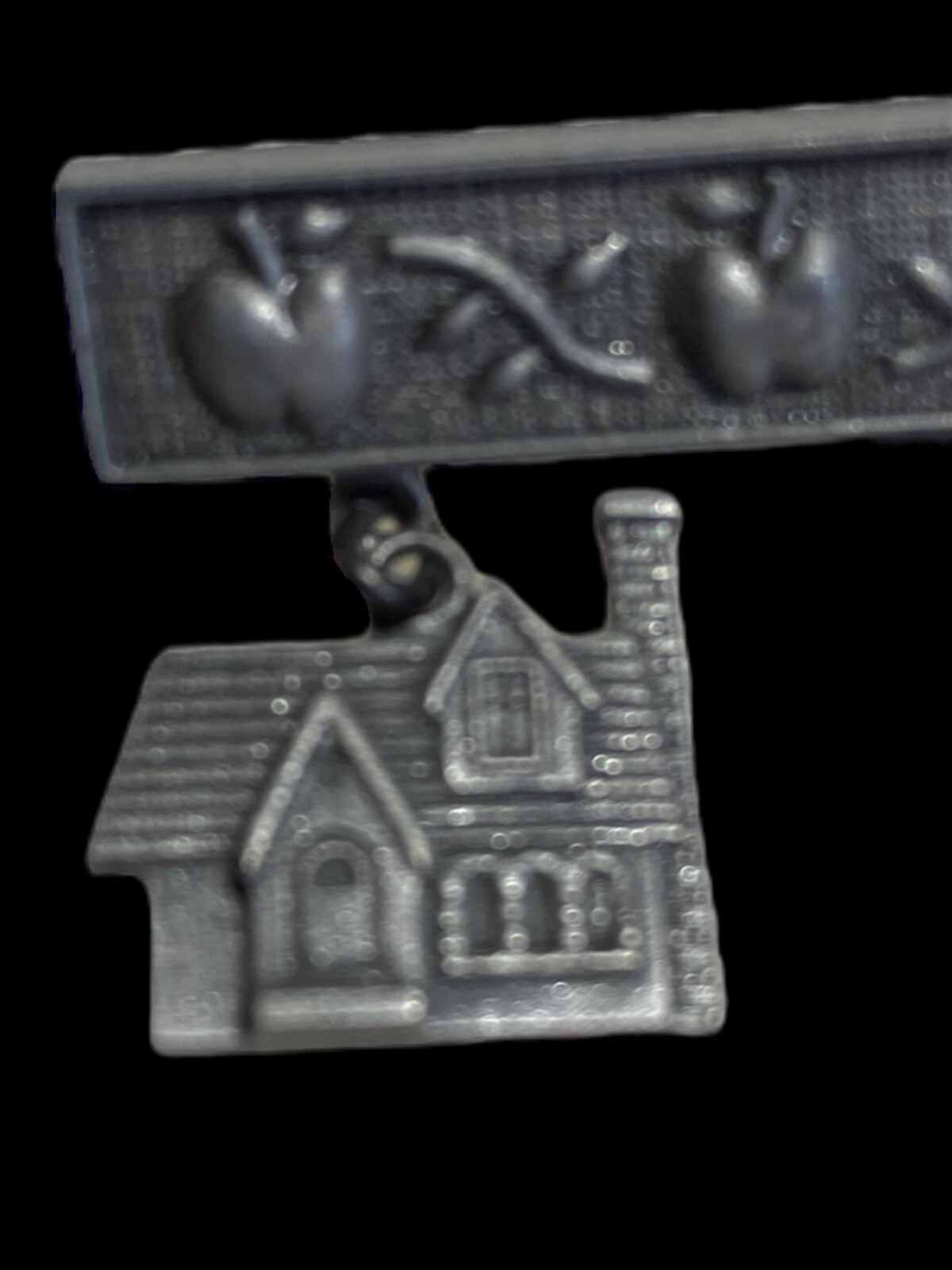 Pewter Jan Karon Art Brooch Pin Country Buildings Hat Vintage Fashion Jewelry