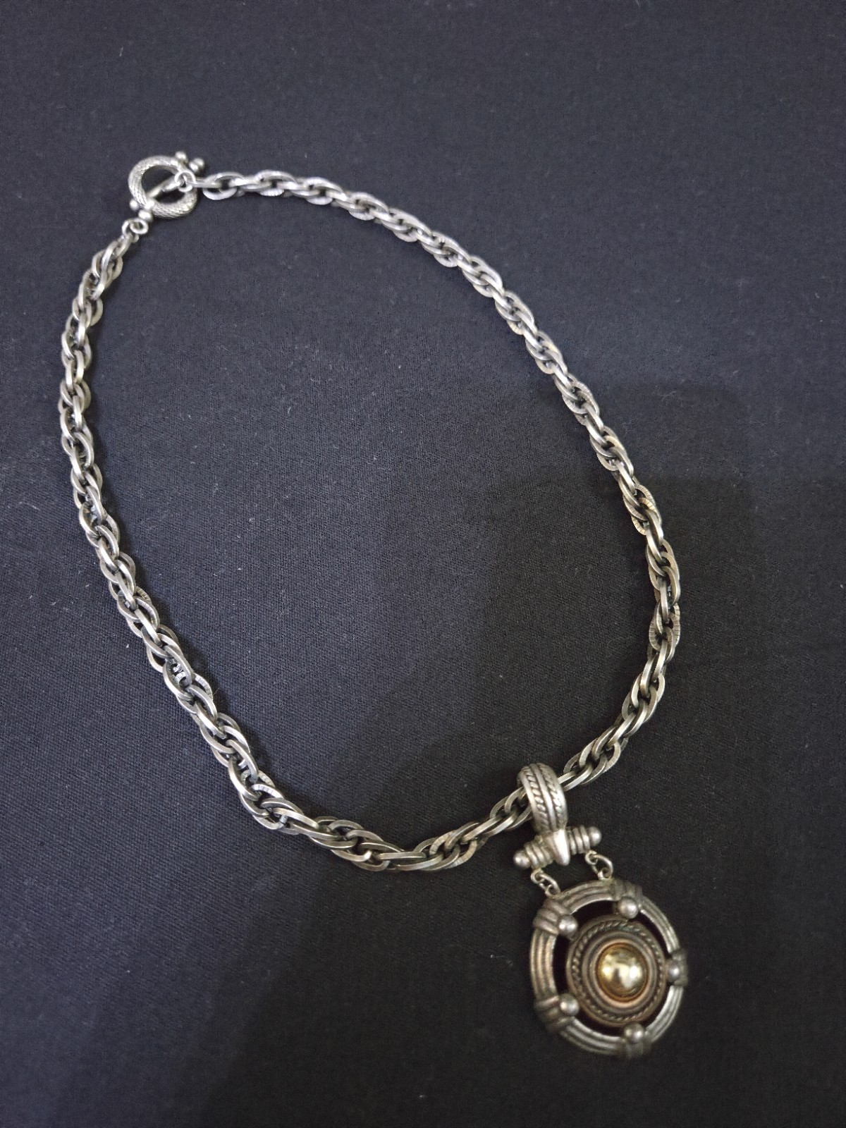 Vtg Silver Tone 20″ Necklace With 2.25″ Pendant