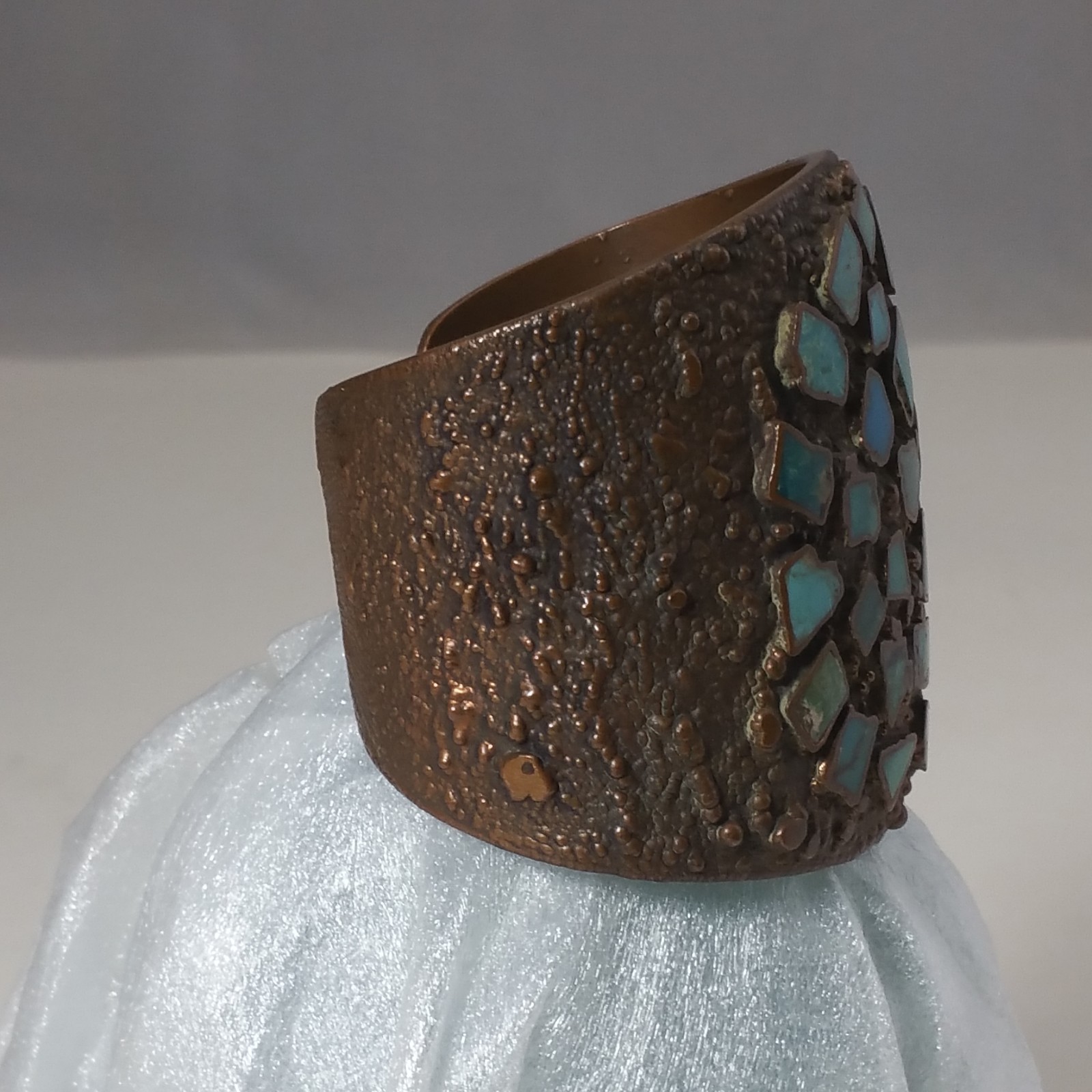Solid Copper Vintage Bell Trading Post Turquoise Corinthian Cuff Bracelet 2 3/8″
