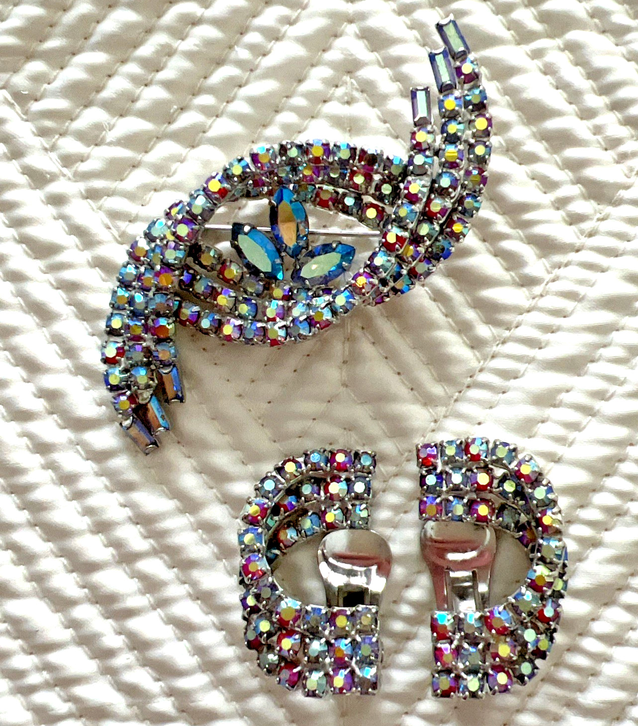 VINTAGE BLUE and PINK AURORA BOREALIS SWIRL BROOCH and EARRING SET