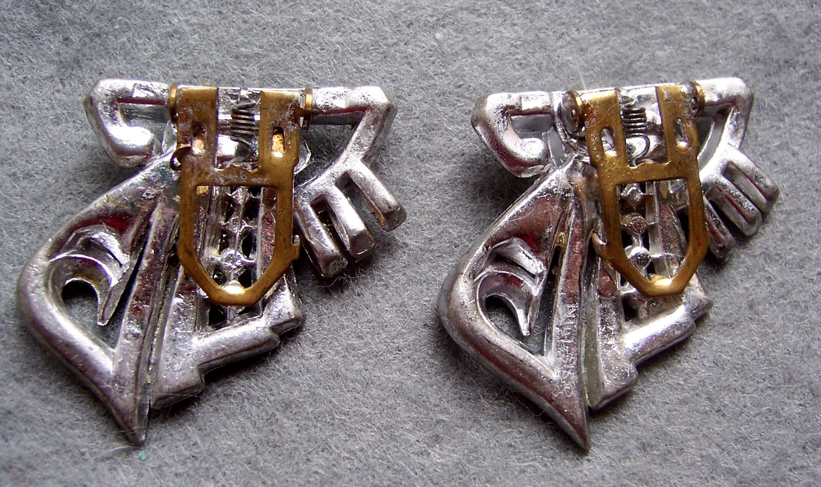 Art deco dress clips duette CORO white metal rhinestone asymmetric design (AAG)