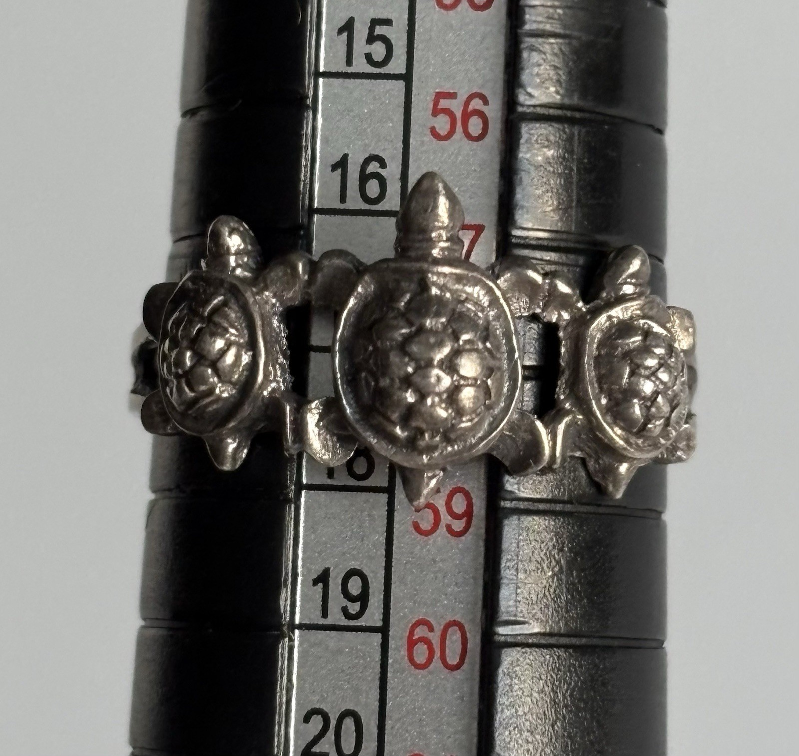 Vintage Sterling Silver Turtle Band Ring Size 8.5 Three Detailed Turtles 925