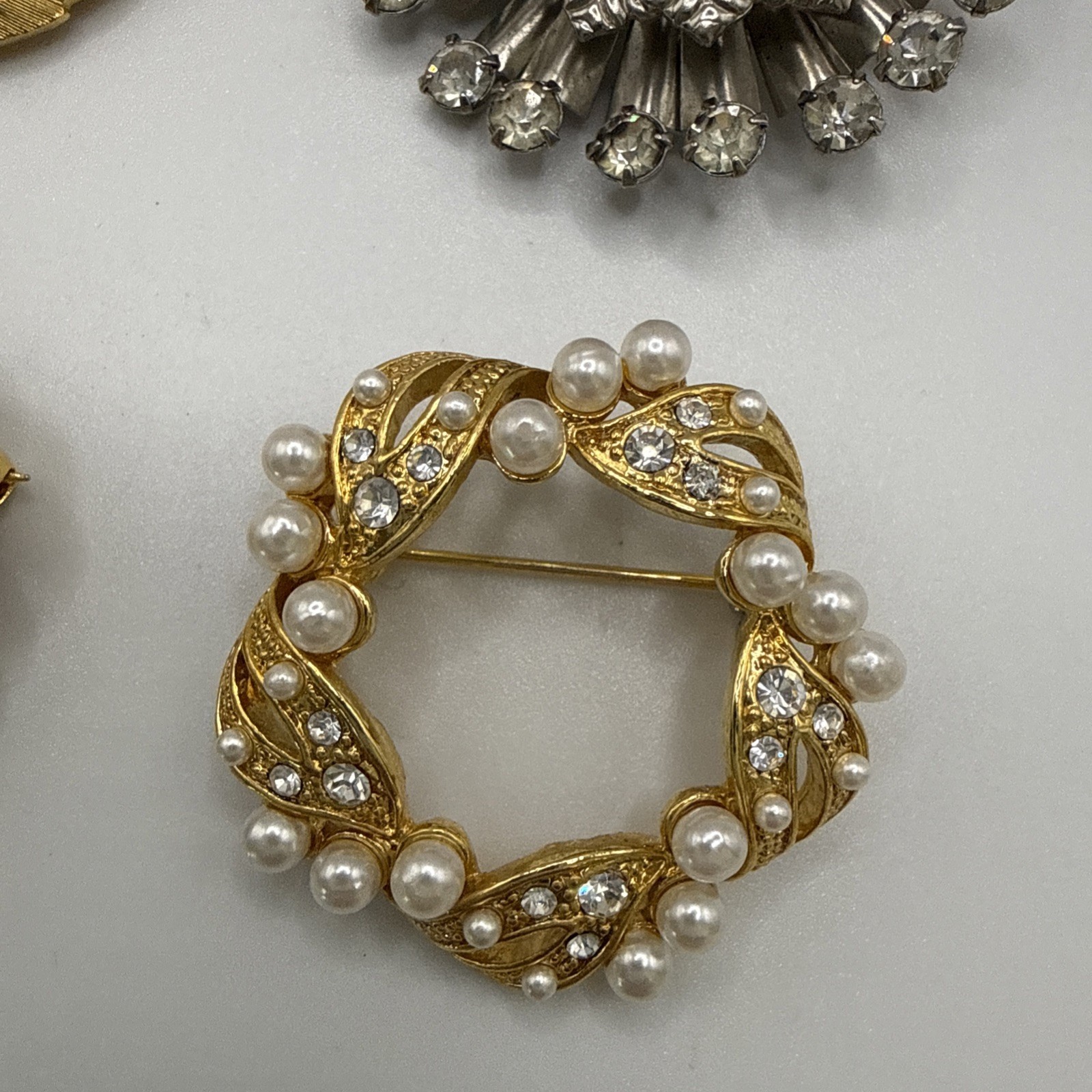 Lot Of 6 Vintage Brooches Floral Gold Tone Pearl Rhinestone Romantic 1.5″ – 2″