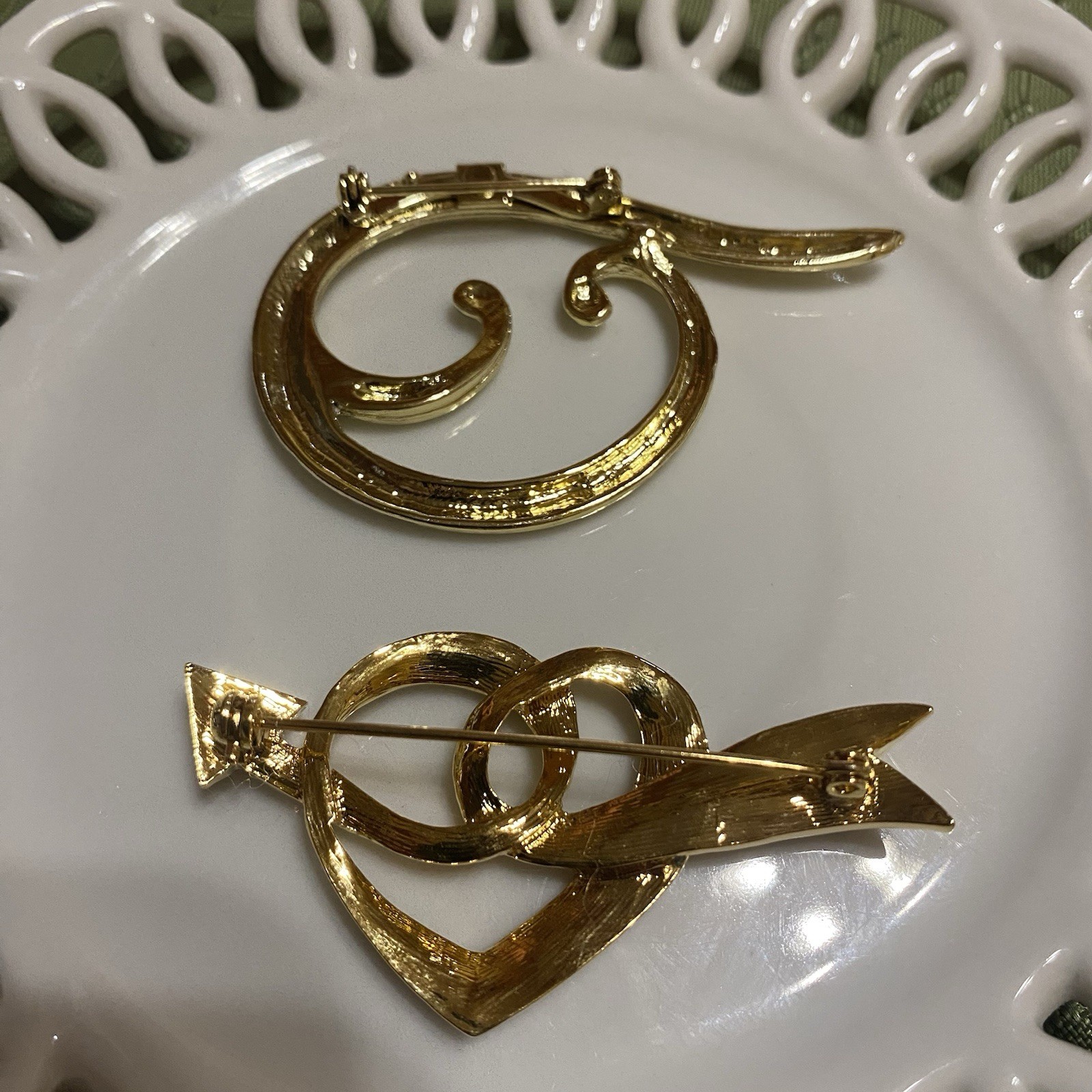 Goldtone Q Wave Brooch & Heart And Arrow Red Rhinestone Goldtone Brooch