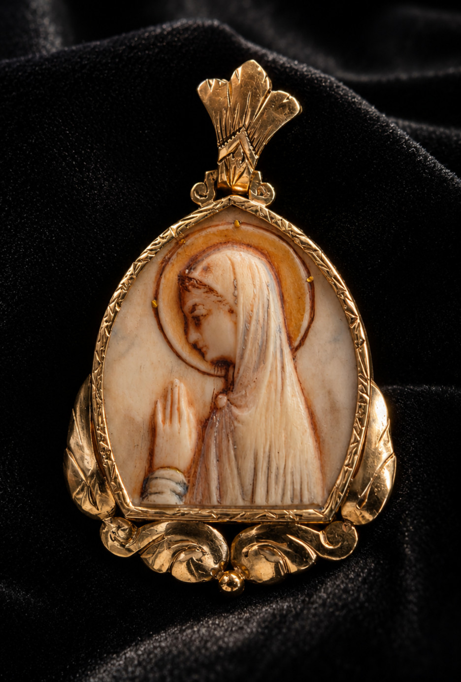 Rare 1930s Art Deco Virgin Mary Pendant 18K Gold Hand Carved Relief