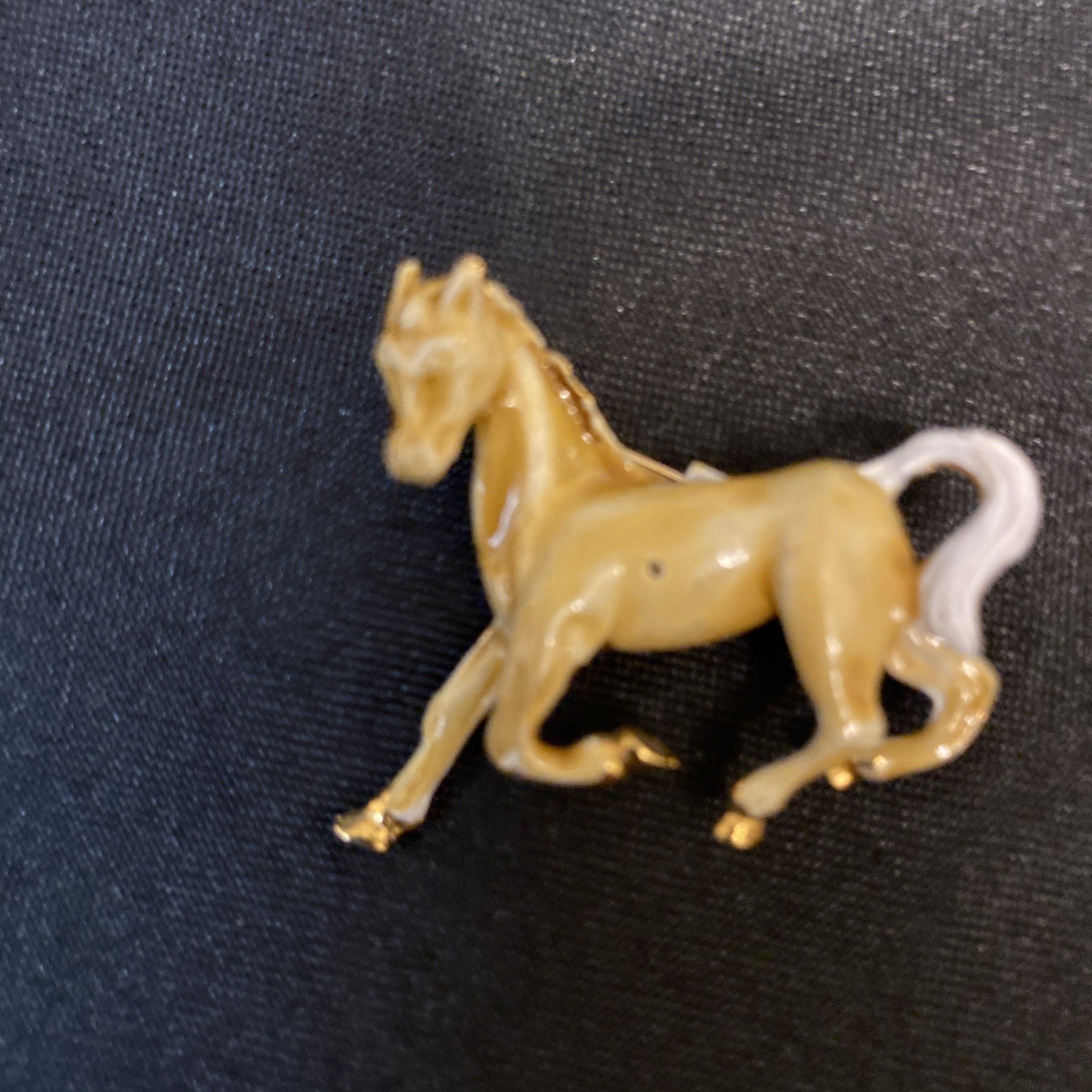 Vintage Palomino Enamel & Gold Tone Running Horse Equestrian Brooch Pin Gold Hoo