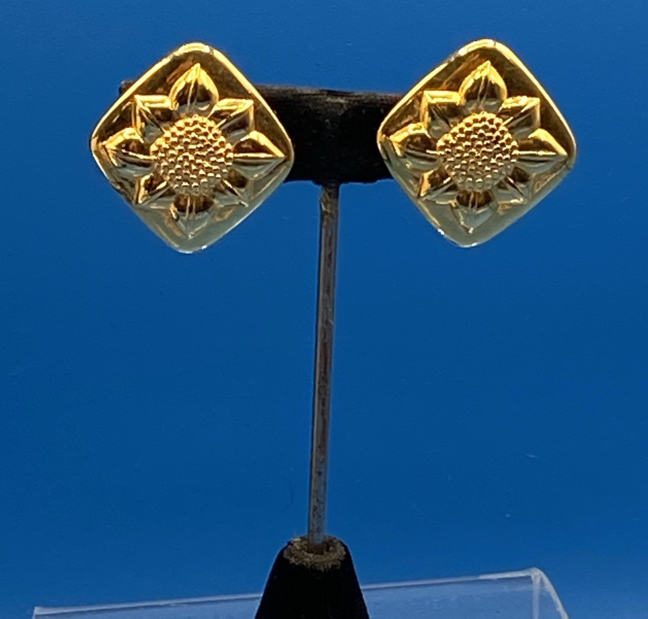 Liz Claiborne Vintage 1980s 1990s EARRINGS clip-on SUNFLOWERS goldtone squares