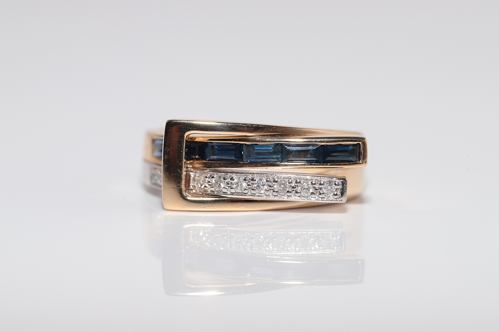 Vintage Circa 1990s 18k Gold Natural Diamond And Baguette Cut Sapphire Ring