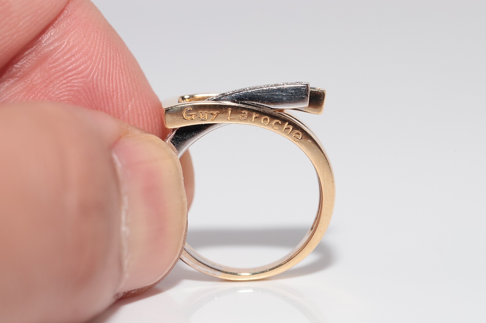 Vintage Circa 1990s 18k Gold Natural Diamond And Baguette Cut Sapphire Ring