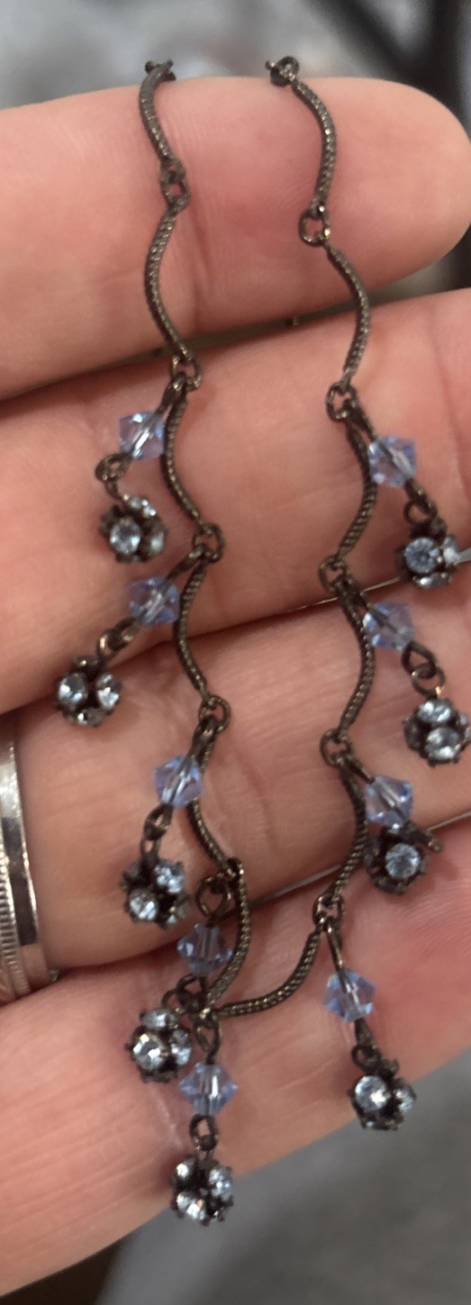 Vintage AUSTRIAN CRYSTAL USA – Brass tone Dangle Elegant Blue Crystals Necklace