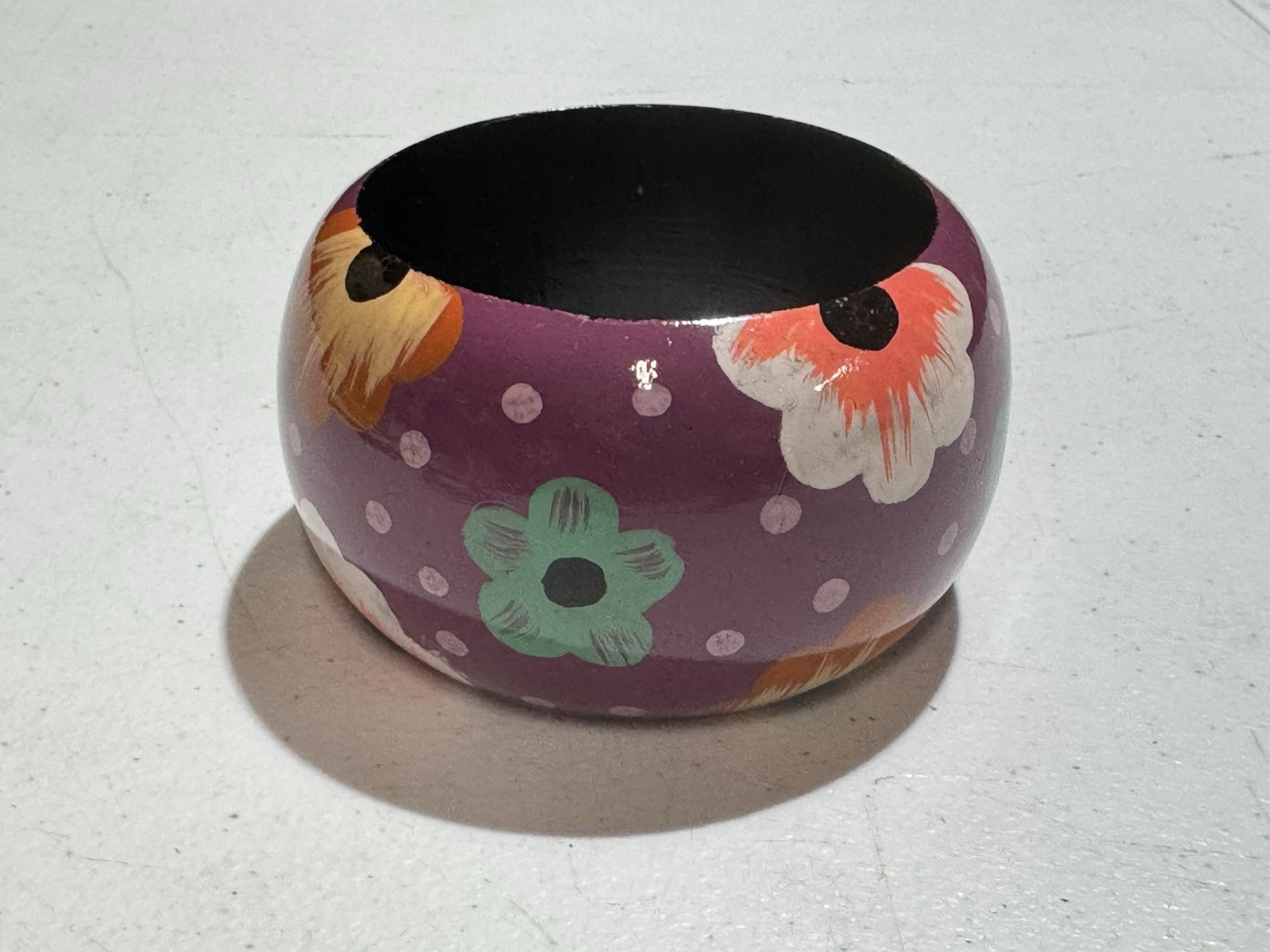 VINTAGE PAINTED PURPLE GREEN WHITE FLOWER WIDE CHUNKY BANGLE BRACELET