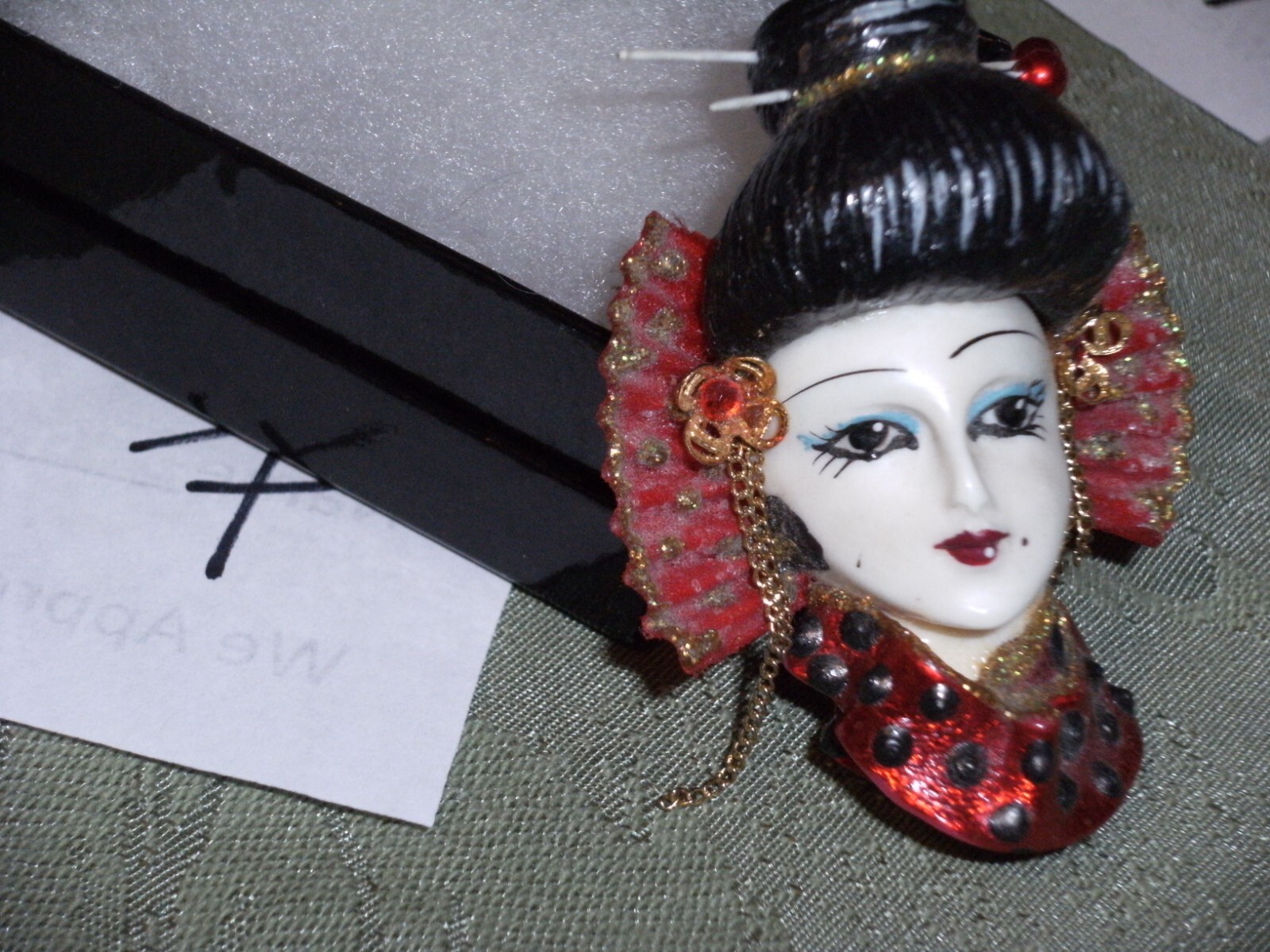GEISH GIRL BROOCH 2.5X2 INCHES