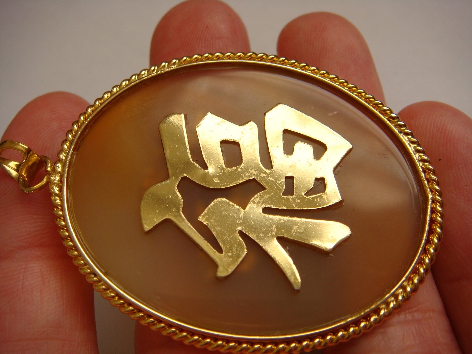 VINTAGE GOLD TONE OVAL CHINESE SYMBOL PENDANT BIRD BAMBOO FAUX OPAL EMERALD RUBY