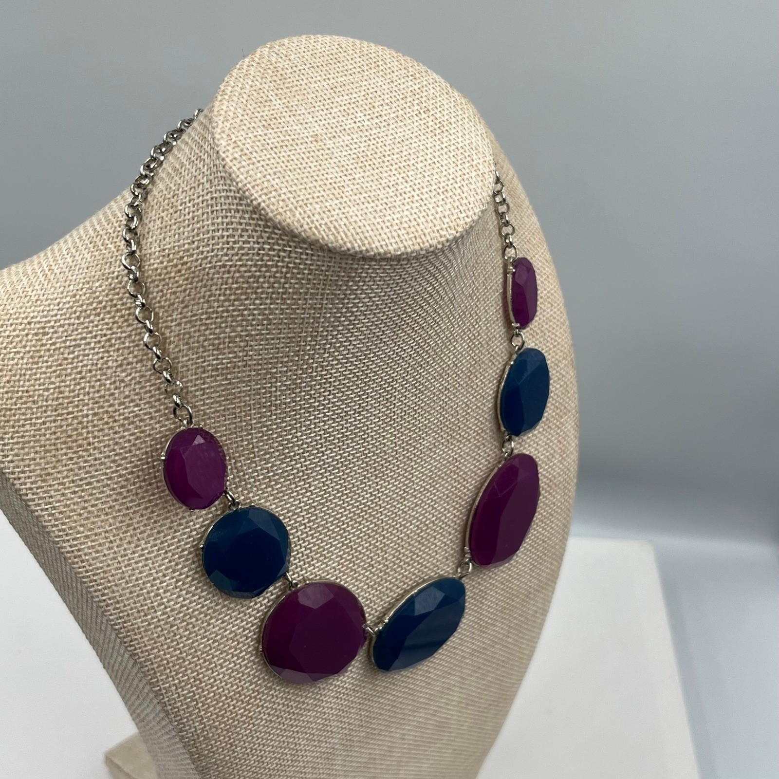 Vintage Deep Purple Navy Blue Faceted Acrylic Statement Necklace Silver Tone Bib