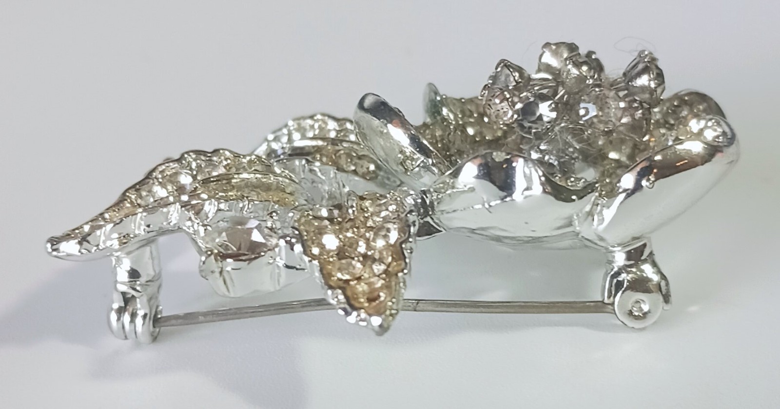 Vintage Bright Silver-tone White Rhinestone Brooch with Flower & Leaves