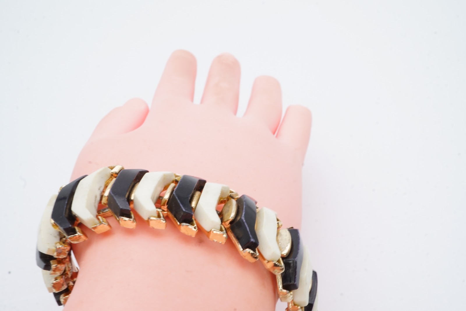 Vintage Bracelet Gold Tone White Black Thermoset 7.25″