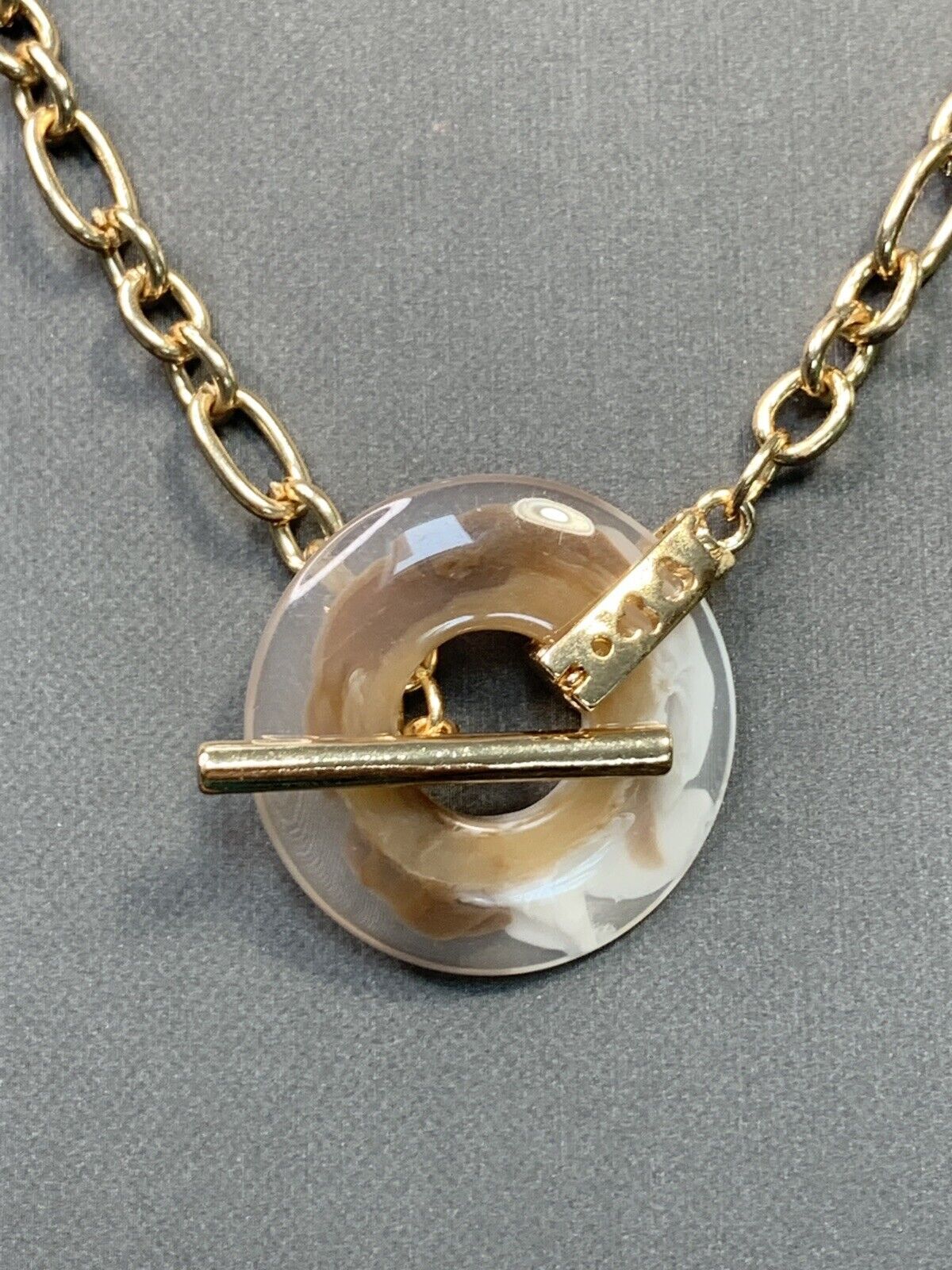 Ladies Necklace Toggle Clasp Front Closure tan brown swirl pendant gold tone 16”