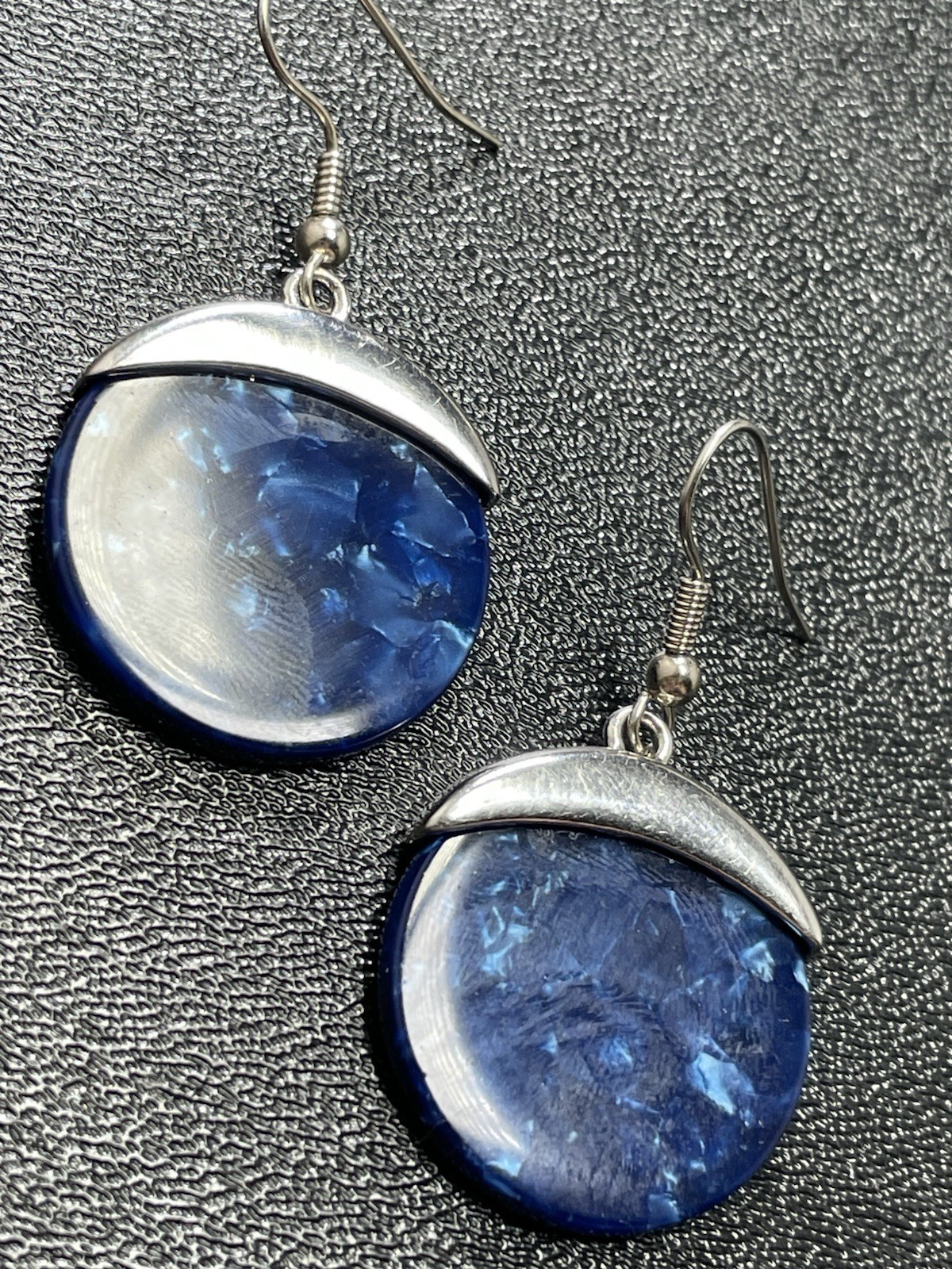 Vintage 1.8” Blue Marbled Lucite Silver Tone Metal Dangle Earrings