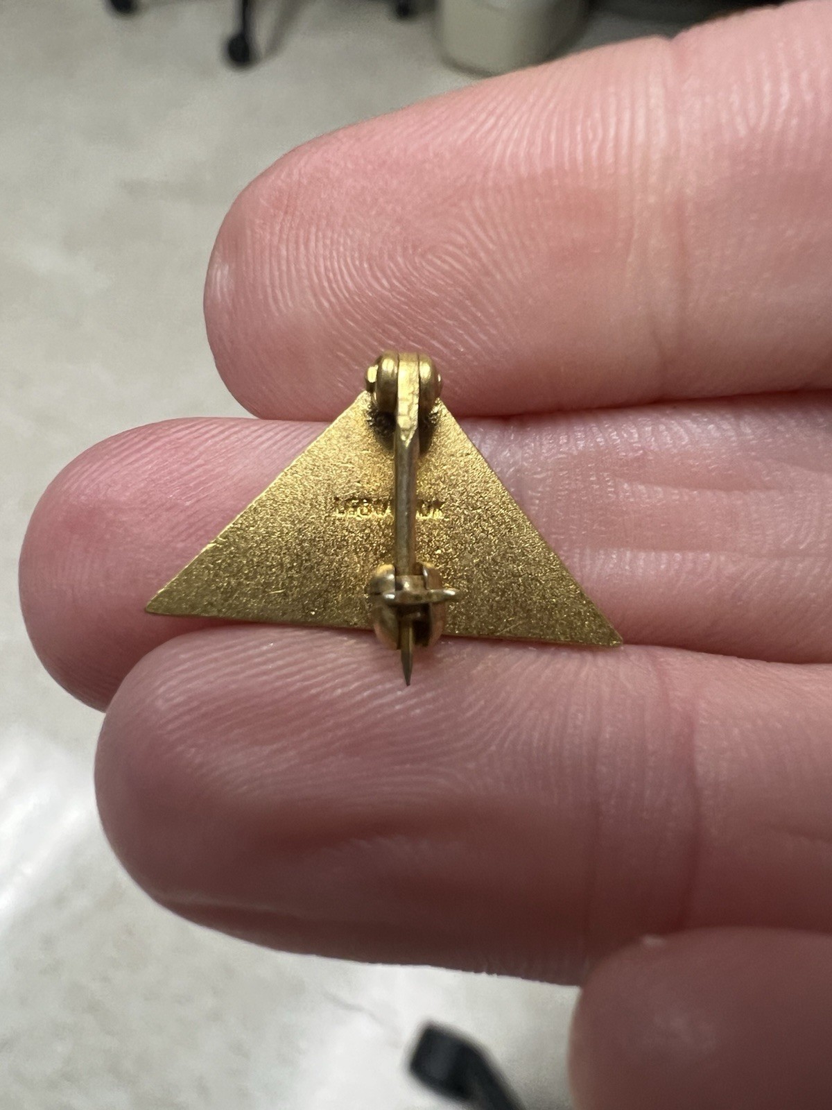 Telephone Pioneers of America 10K Gold LGB Service Pin Blue Bell Triangle 1.53g
