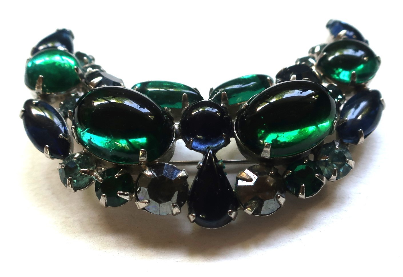 Vintage Signed Weiss Green Glass Gripoix Cabochon Brooch and Clip On Earrings