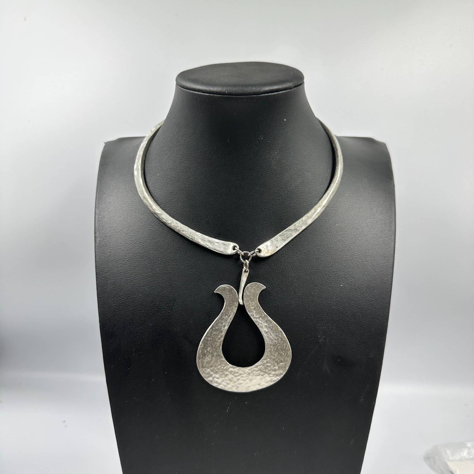 Vintage Robert Zentall Choker Necklace Silver Tone Hammered Modernist Pendant
