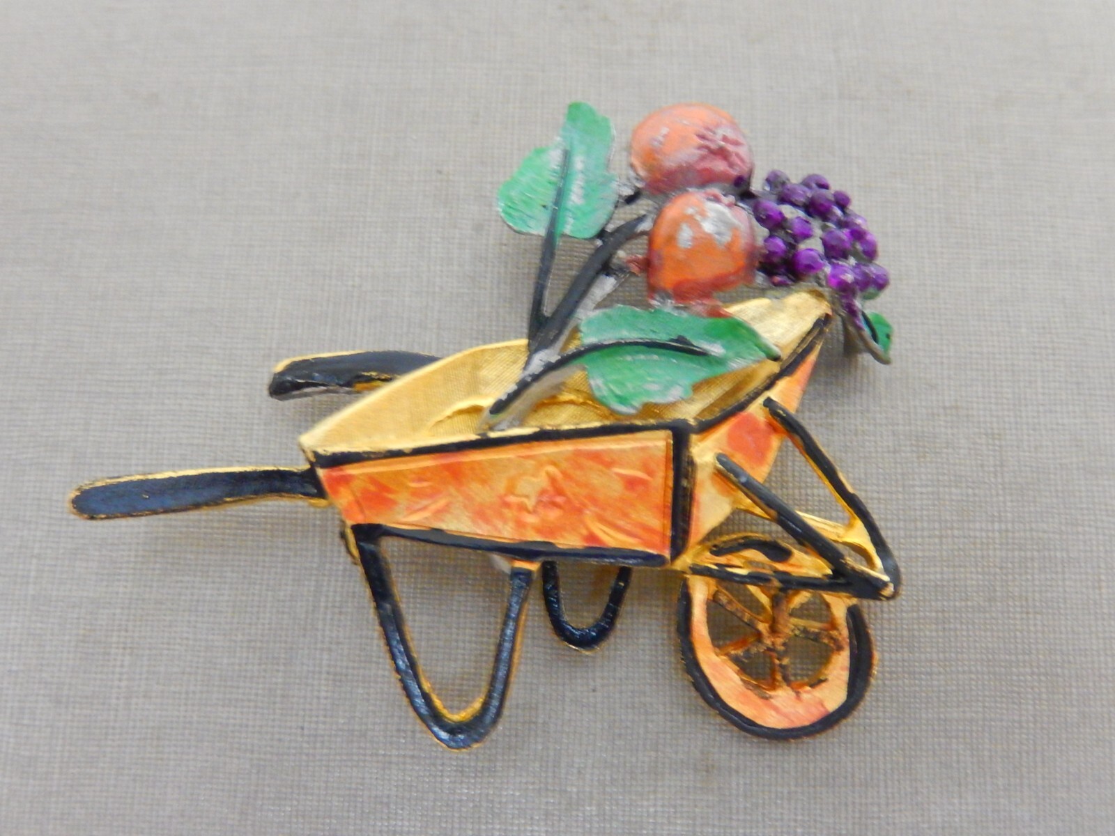 VINTAGE FRUIT CART WHEELBARROW APPLE PEAR GRAPES ENAMEL GOLD TONE BROOCH