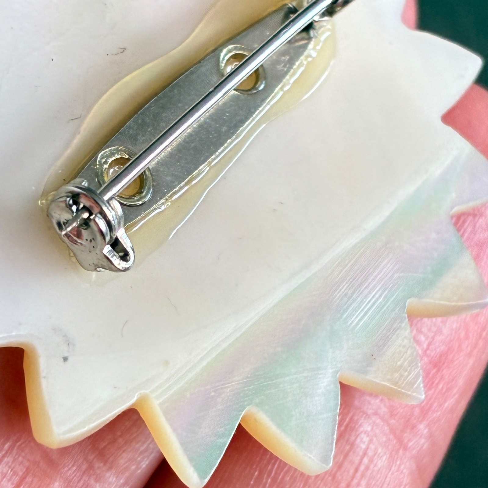 Vintage Mother Of Pearl Flower Brooch Carved Floral Iridescent Shell Pin 1.6″