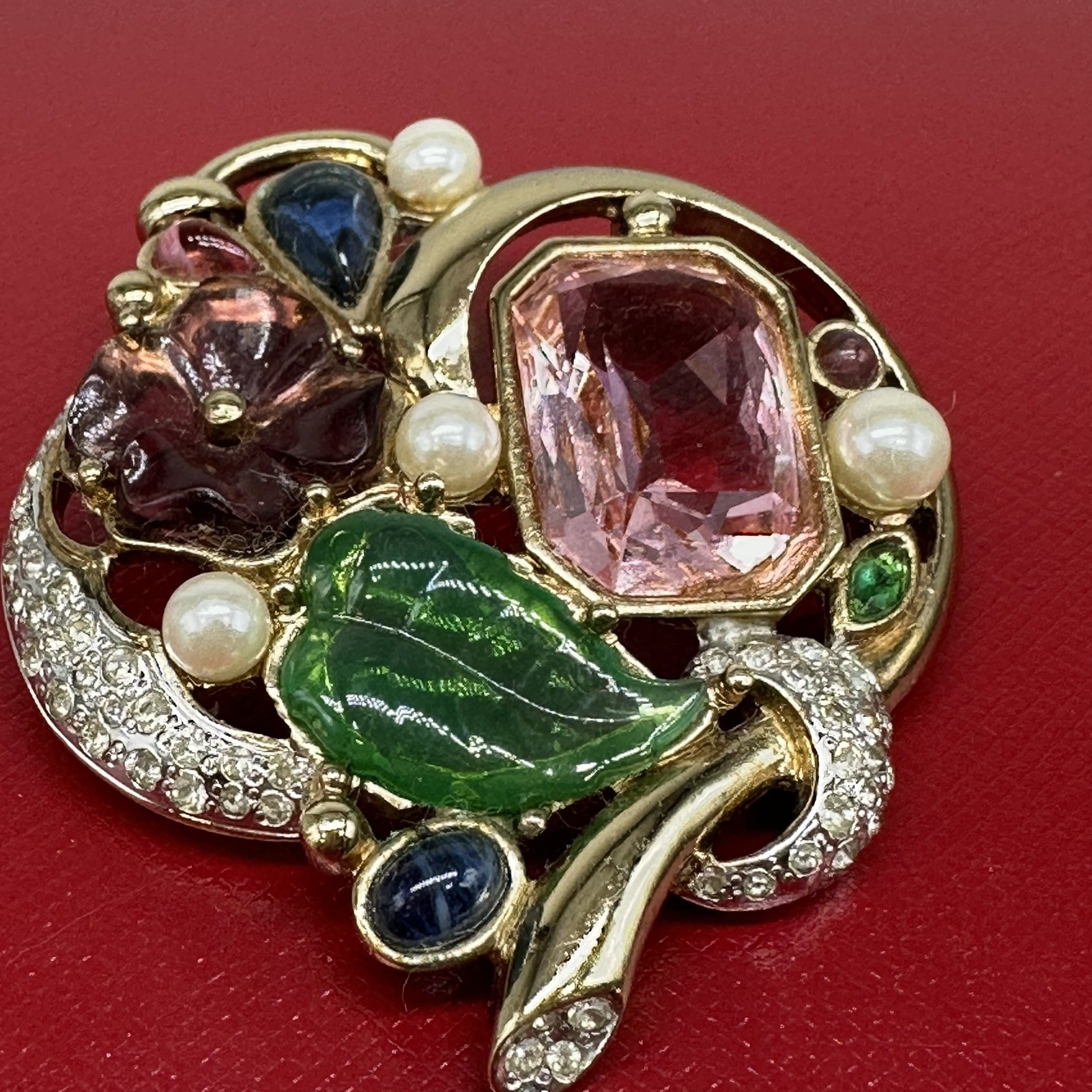 Stunning Vintage Unsigned Designer Molded Art Glass Crystal Pendant Enhancer