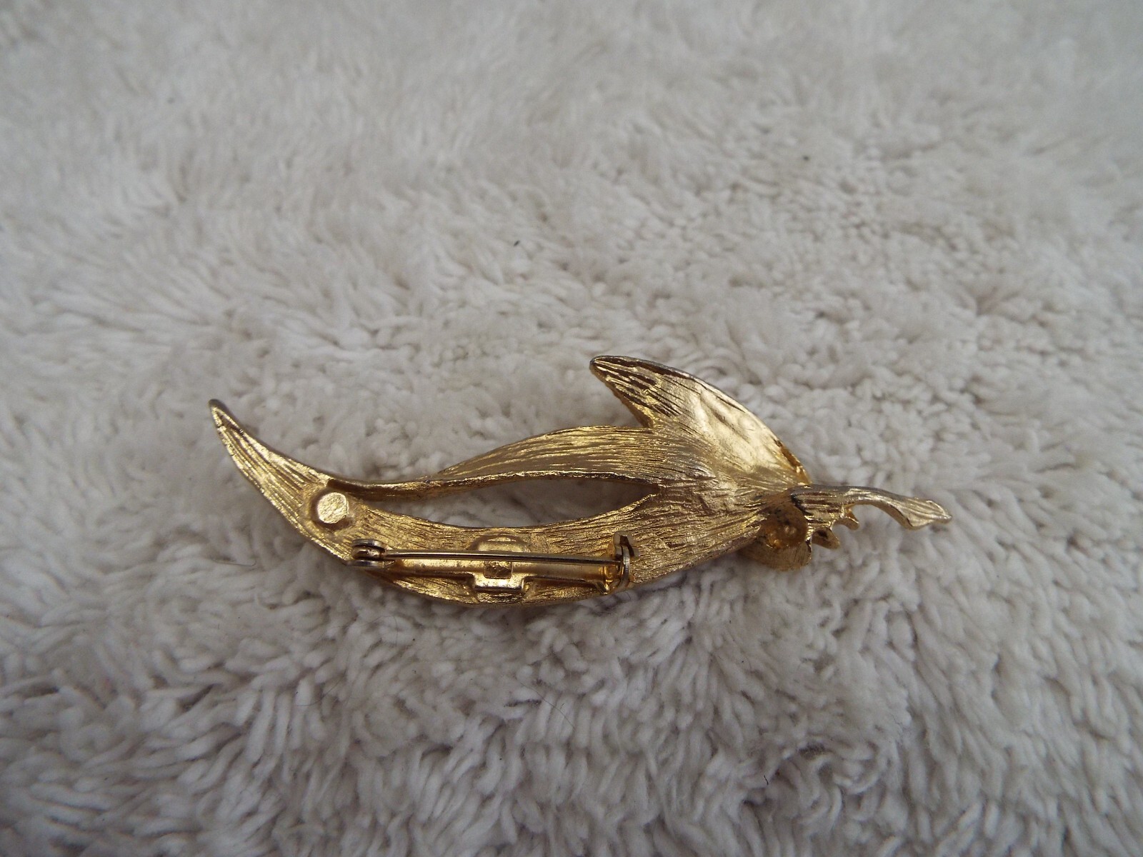 Goldtone Leaf Pin (A53)