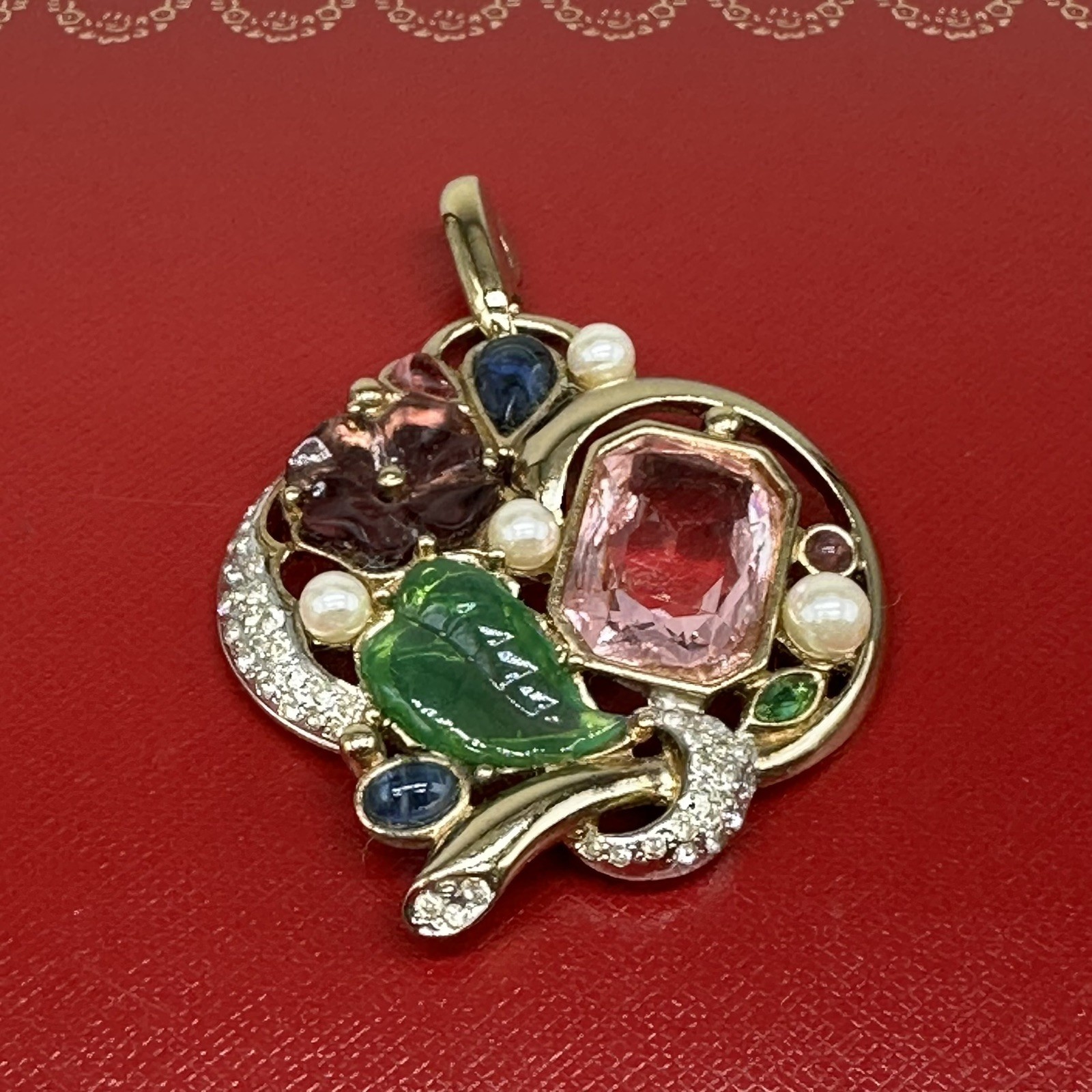 Stunning Vintage Unsigned Designer Molded Art Glass Crystal Pendant Enhancer