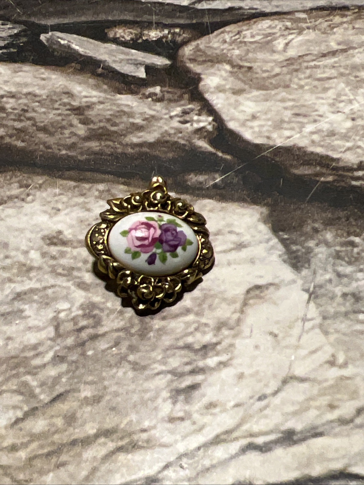 Vintage Avon Victorian Style Ceramic & Metal Rose Pendant Chain Not Included