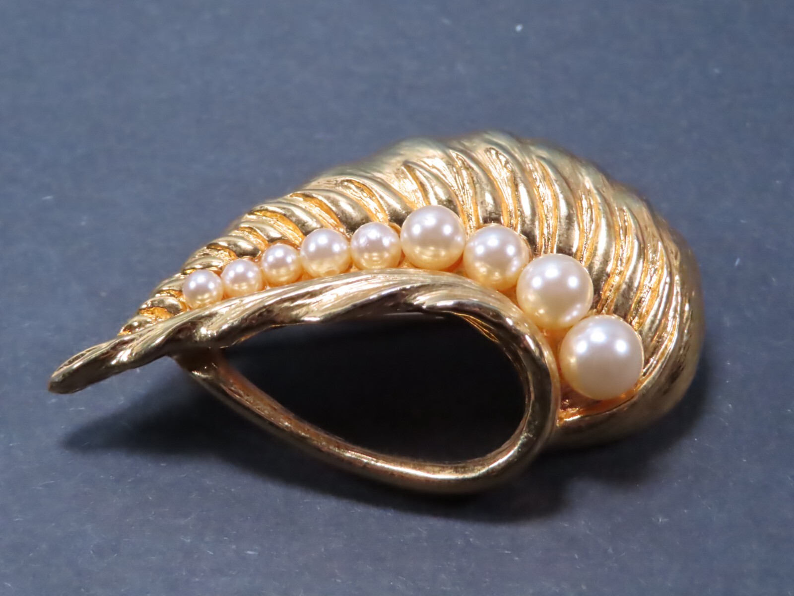 Gold Tone Faux Pearl Leaf Flower Brooch Lapel Pin 2.5″