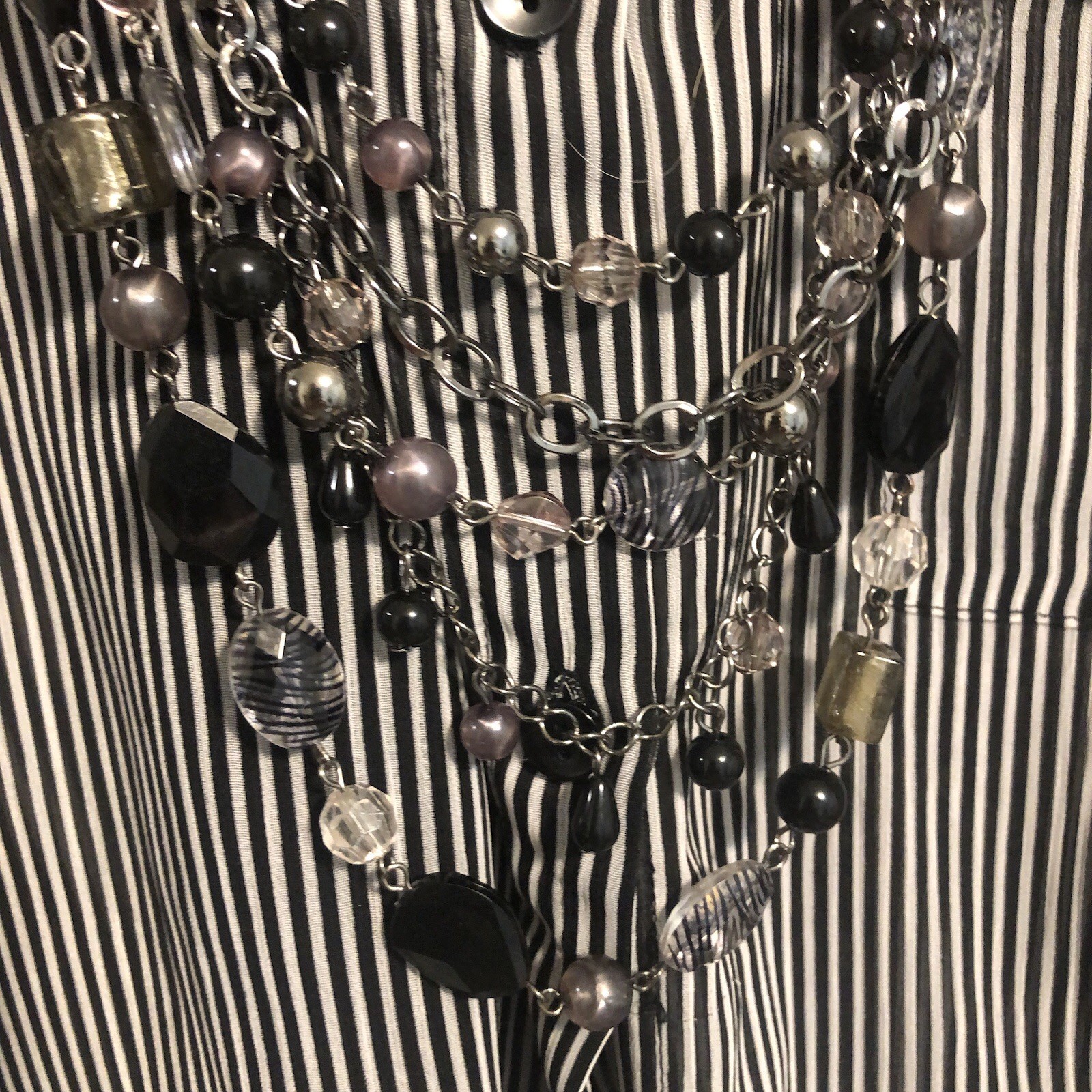 Stunning Multi-Faceted Shaped Black/silver Glass Beaded W/Side Pendant Necklace