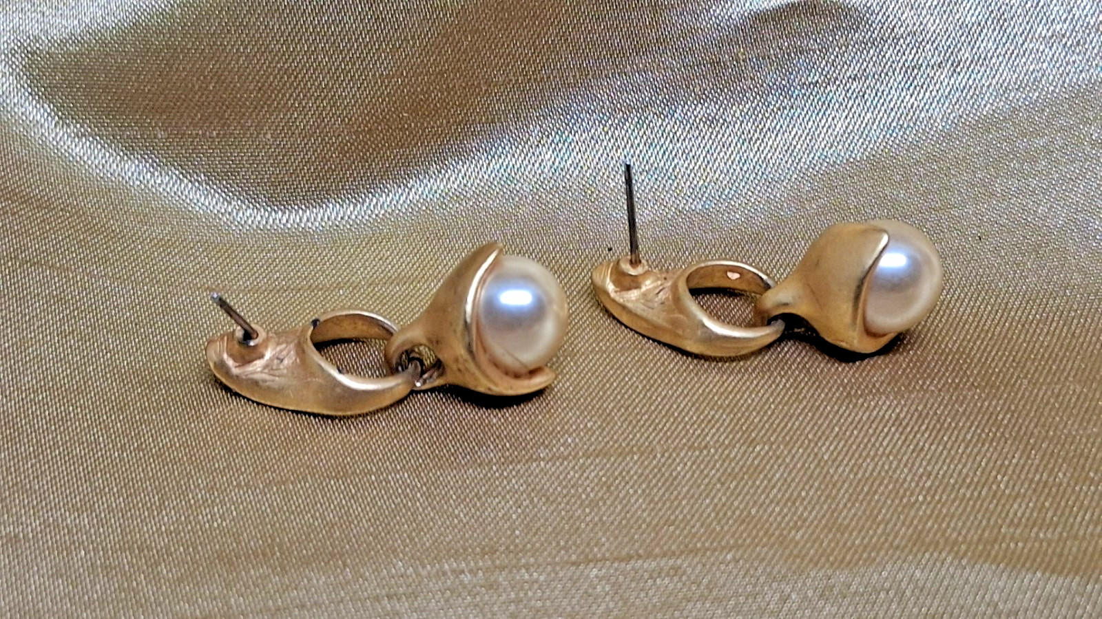 Vintage Gold-Tone Faux Pearl Dangle Drop Post Chunky Mid-Century Modern Earrings