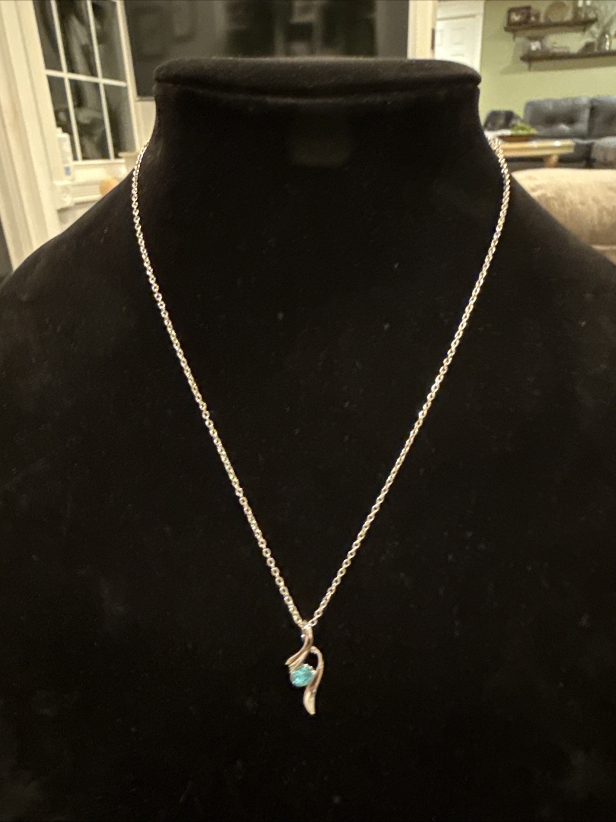 Silver Tone Costume Blue Rhinestone Pendant Necklace 16″ Beautiful NWOT