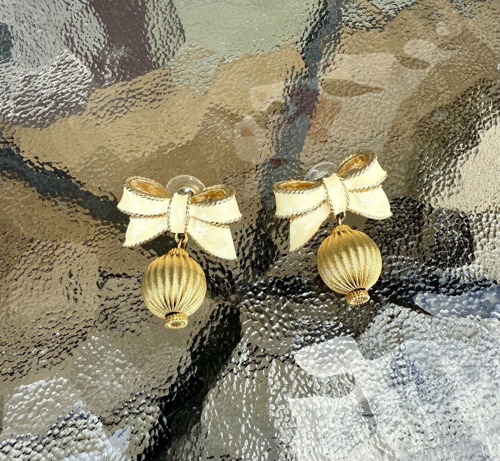 Vintage 1980’s Gay Boyer Gold Tone Cream Enamel Bow Dangle Pierced Earrings