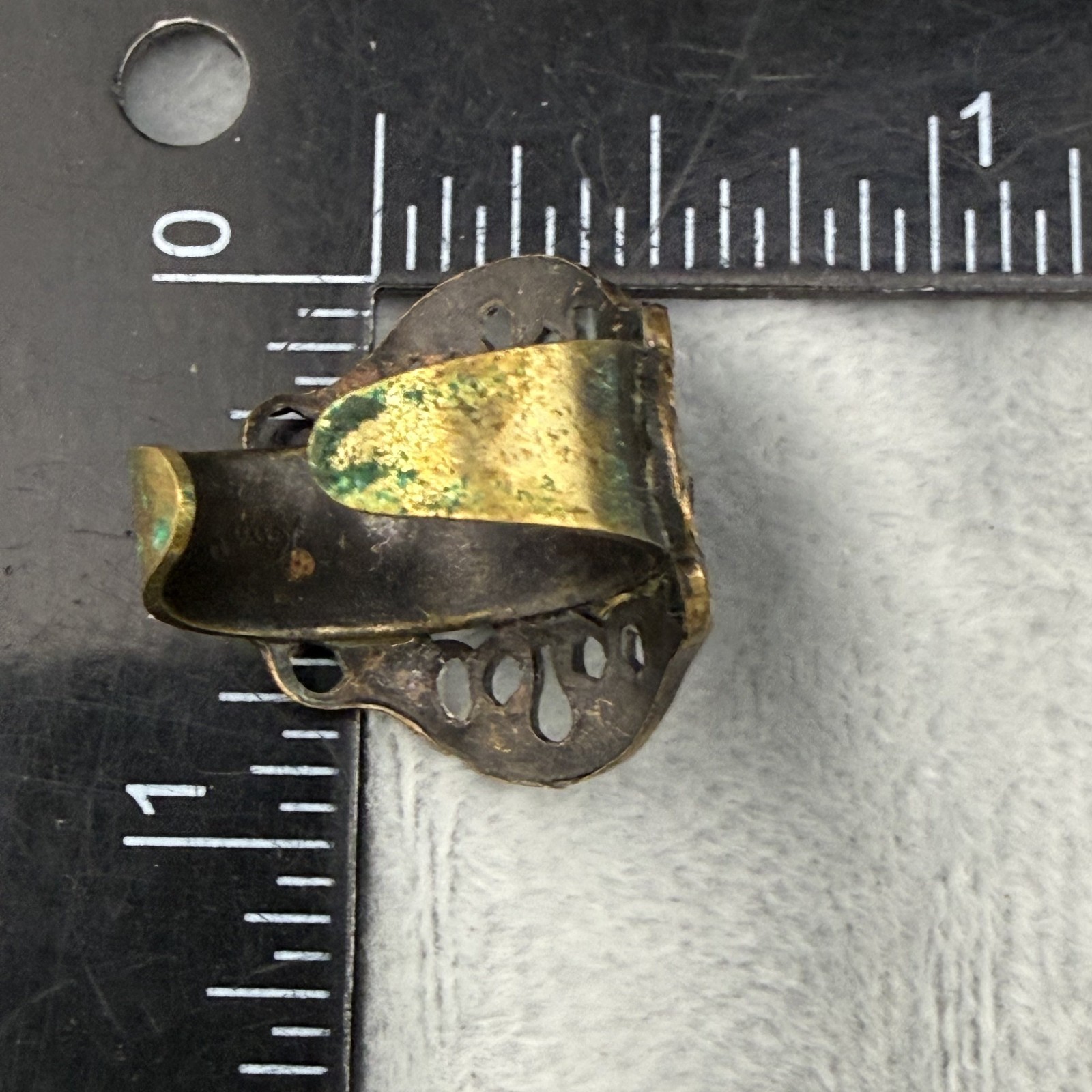 Vintage Rhinestone Ring Dark Green Gold Tone Size 8