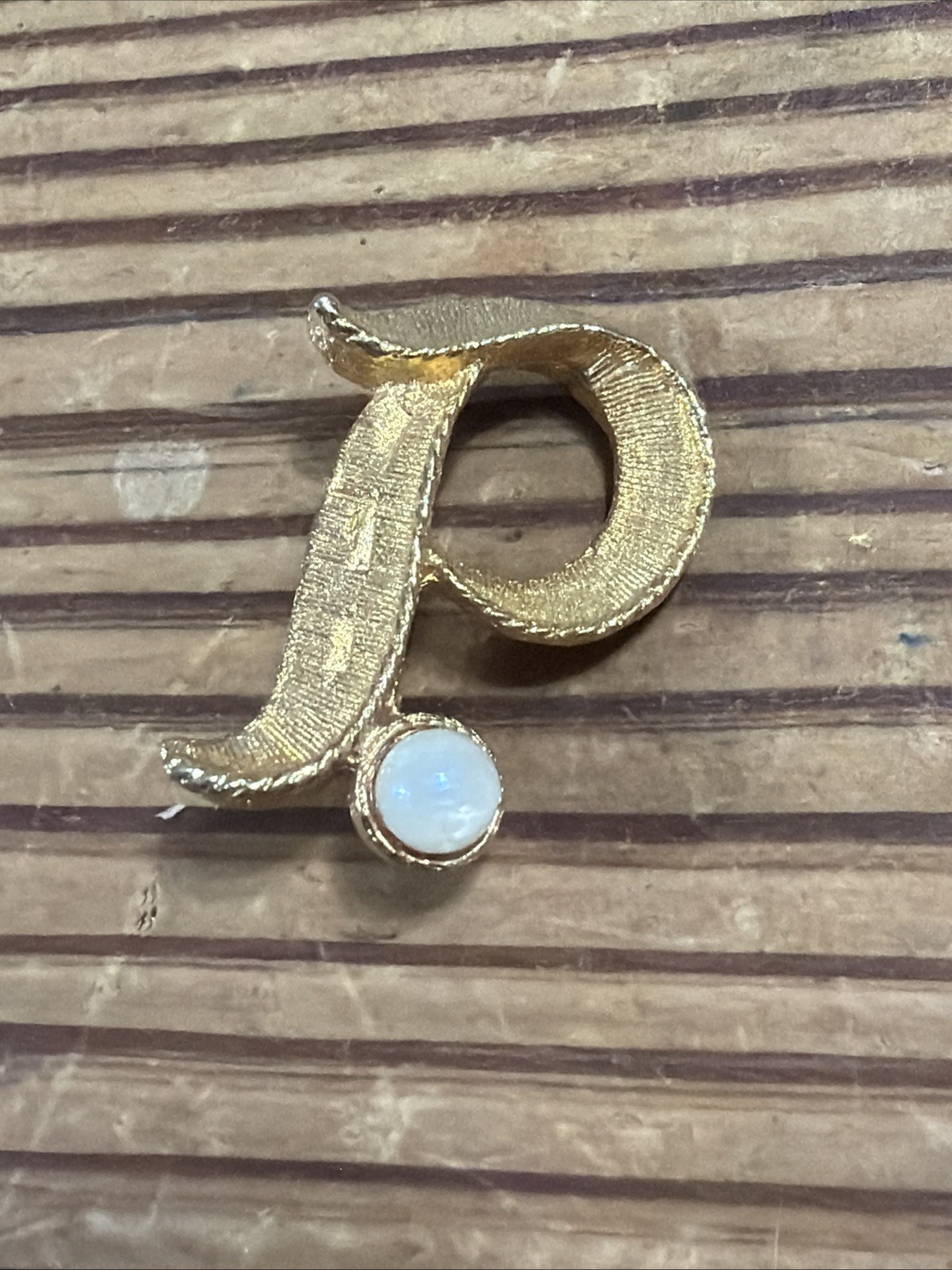 Vintage Textured Gold Toned Initial Letter P Pin Faux Pearl 15-l