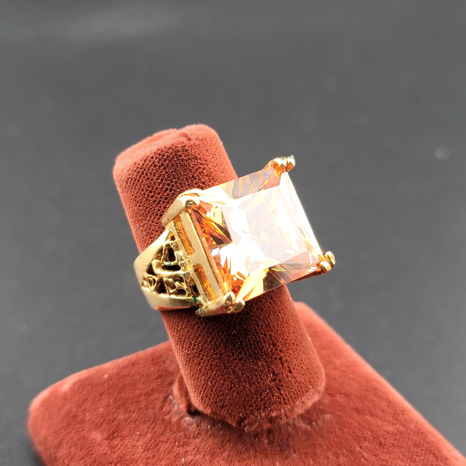 Vtg Sz 6 Ring Lg Citrine Cubic Zirconia 18KGE Fashion Jewelry Caged Lattice