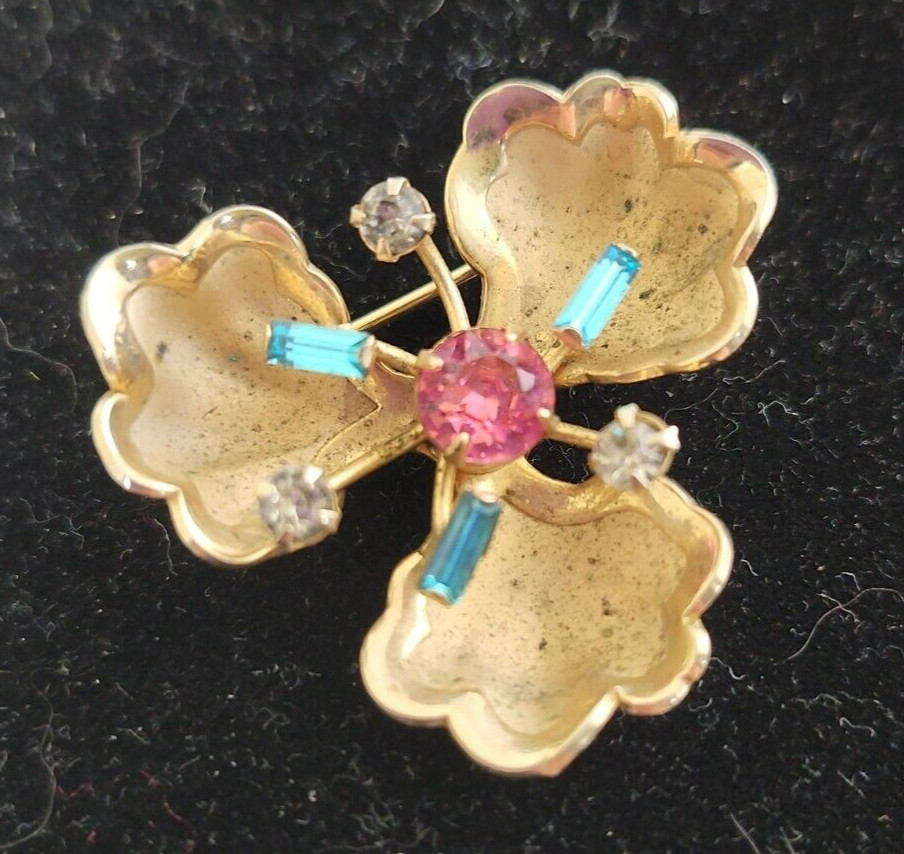 Lot of Vintage Fashion Jewelry, Necklace, Bracelets, Brooches, Beads Rhinestones