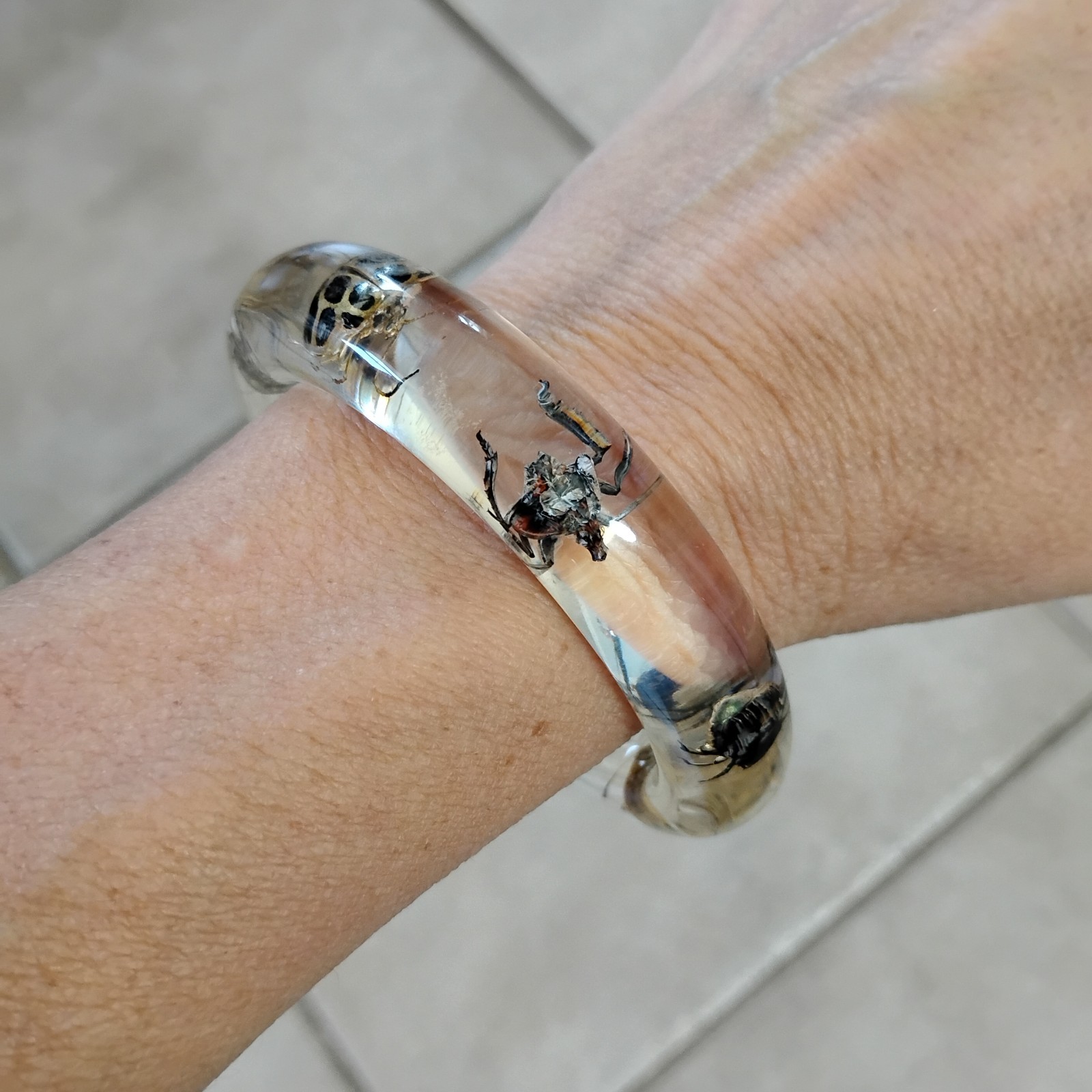 Vtg Clear Bug Bangle Encased Beetles, Scorpion, Insects Sz 7.75 Bracelet