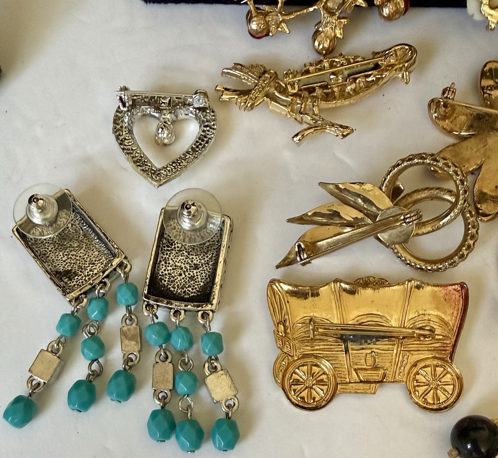 Vintage 30 Pc Costume Jewelry Lot Earrings Bracelet Brooches Rhinestone