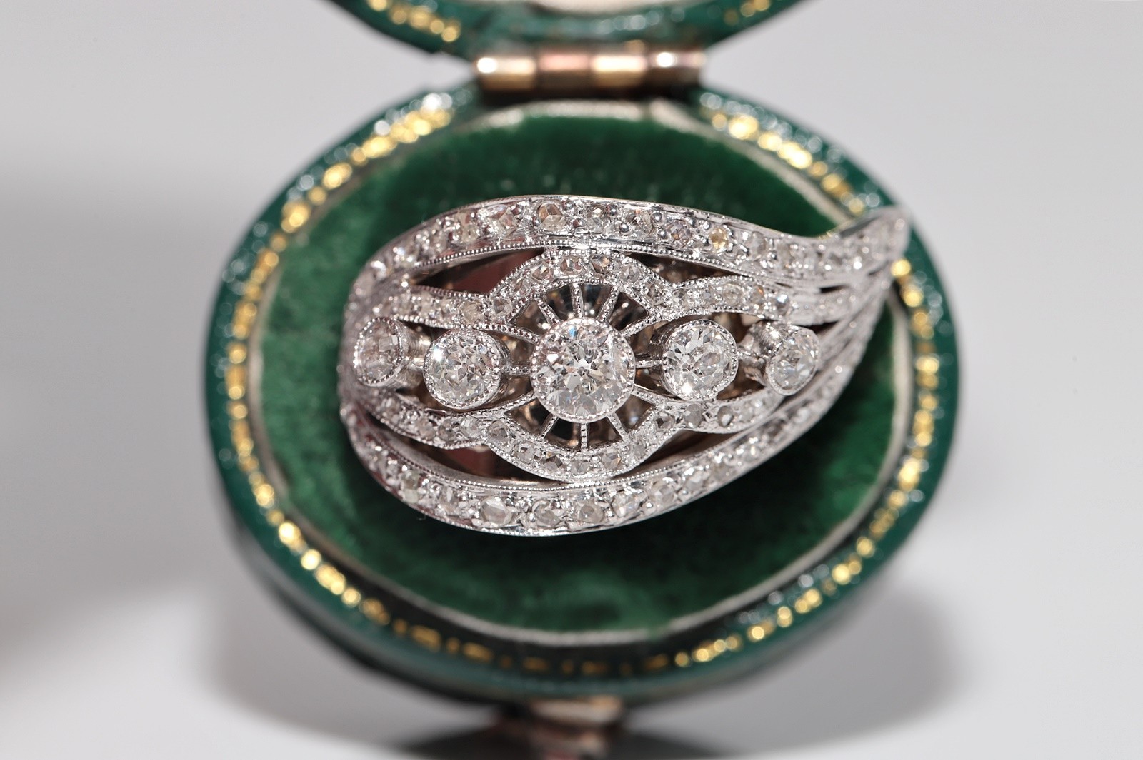 Antique Circa 1920s Hand crafted Art Deco 18k Gold Natural Diamond Ring