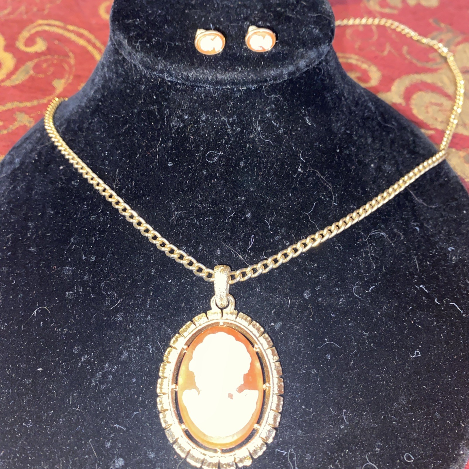 Vintage Orange-Cream Cameo fleur-de-lis Pendant Gold Tone Necklace, And Earrings