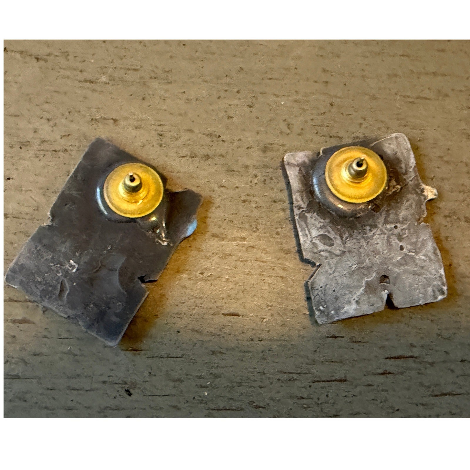 Vintage Artisan Iridescent Abstract Stud Earrings Gold Tone Green Crystal Post