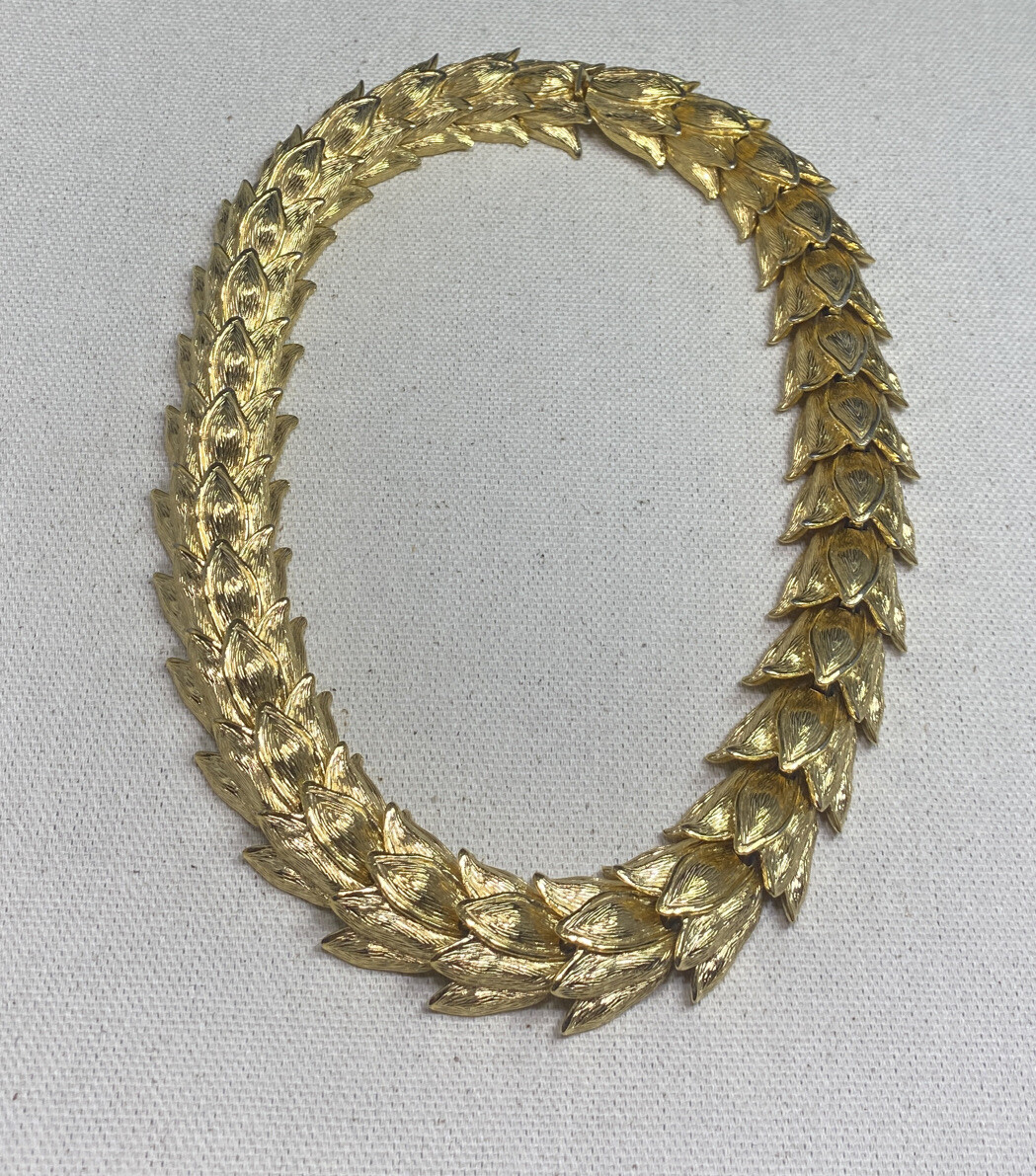Necklace Heavy Gold Tone Floral Necklace Choker Flower Chain Link 16.5 in