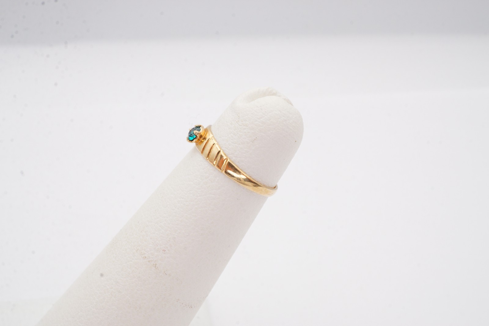 Vintage 10k Yellow Gold Green Glass Stone Childs Ring Size 2